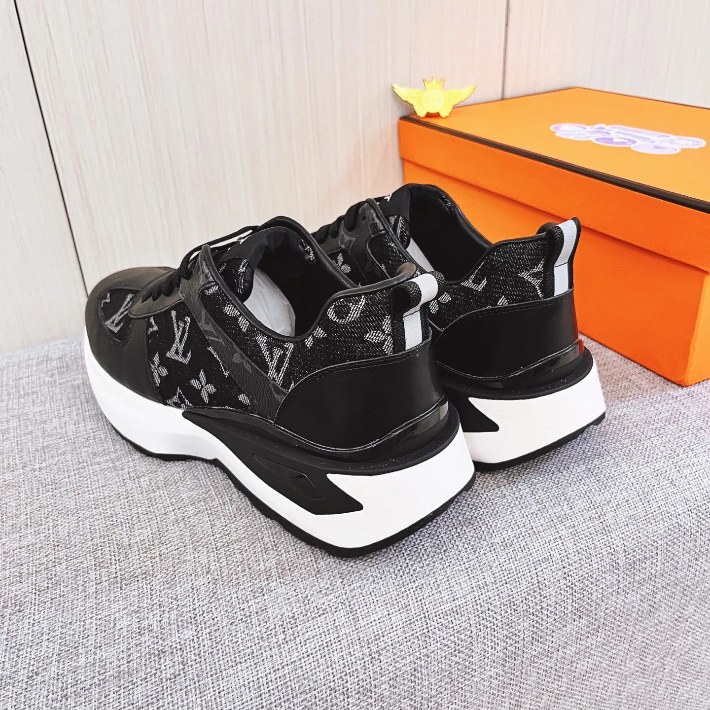 🚘🚘Factory batch 460 men's shoes💰[LV]🔥Louis Vuitton high-end men's shoes brand official website 1:1 latest masterpiece: the upper is made of Italian imported first-layer cowhide with a comfortable and breathable lining➕original non-slip and wear-resistant outsole🔥, making walking more convenient and comfortable! An exclusive new model, a stunning work, a beautiful 1:1 replica [color] compared to the official quality! Create a fashionable personality to set off your uniqueness! A must-have for trendy men! Classic 🔥Size: 38-44 Color: 🔥 2⃣️colors available🔥.